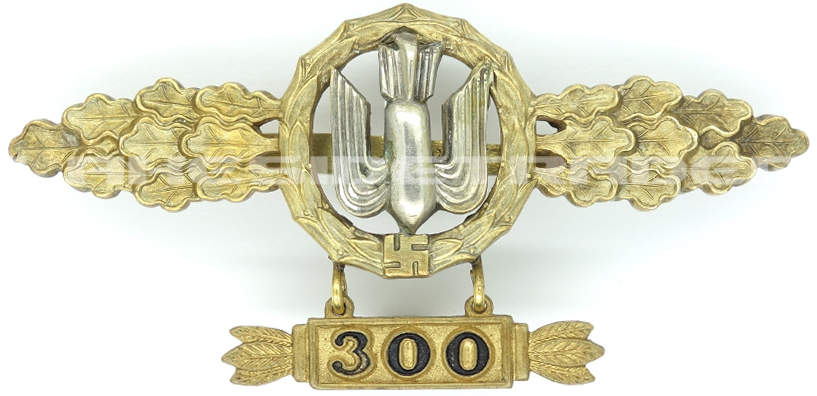 RARE - Luftwaffe Bomber Clasp in Gold by R.S.&S.