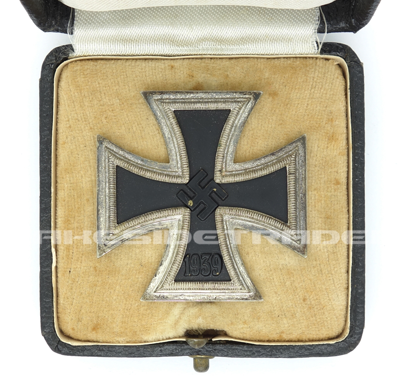 Cased 1st Class Iron Cross by 15